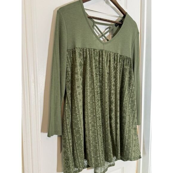 Signature Studios Green Blouse - Plus Size 1x Burn Out Graphic Criss Cross Back - Picture 3 of 6